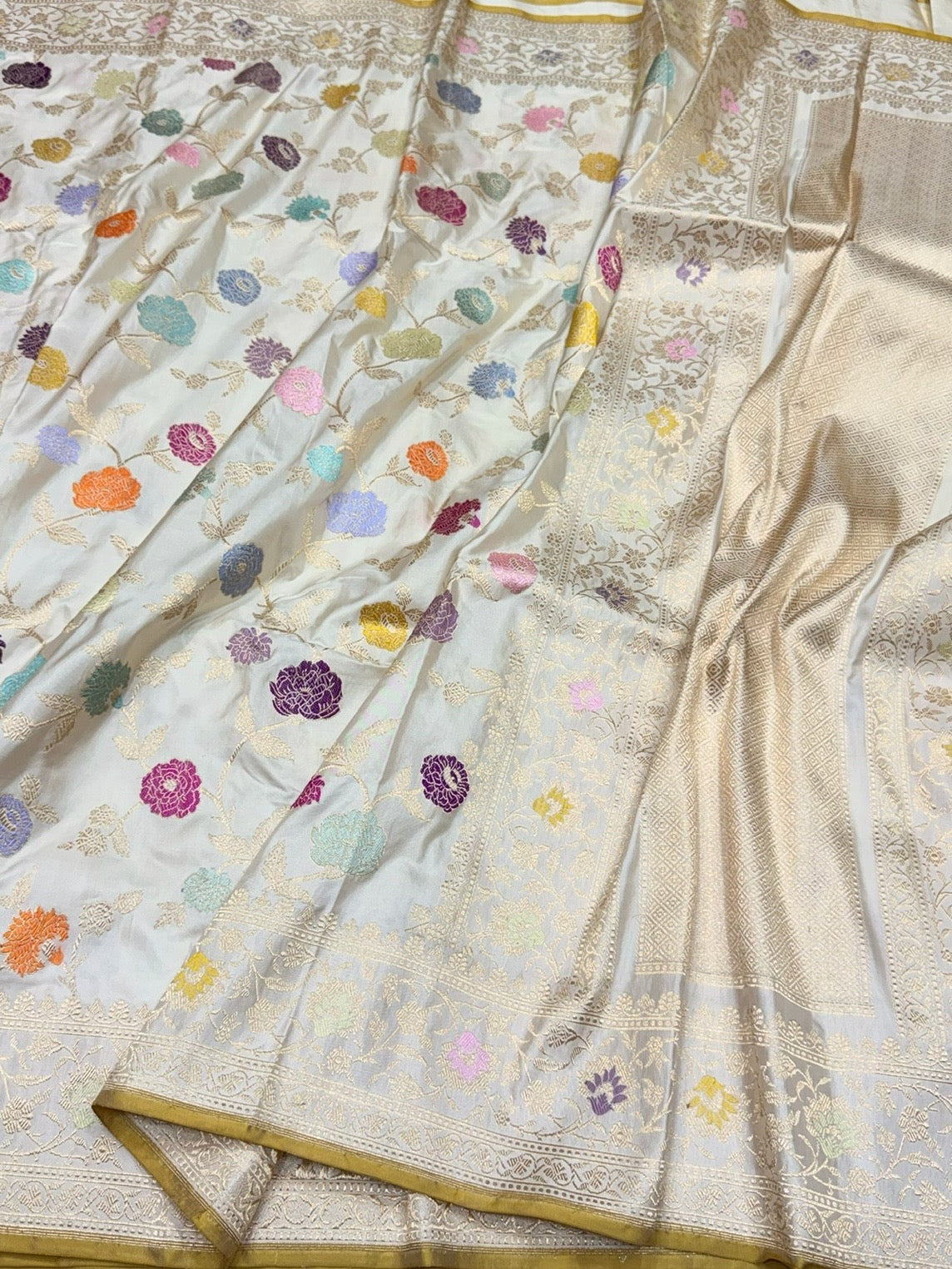 Ivory Handwoven Pure Banarasi Silk Saree – Luxury Kadwa Handloom Wedding & Festive Saree