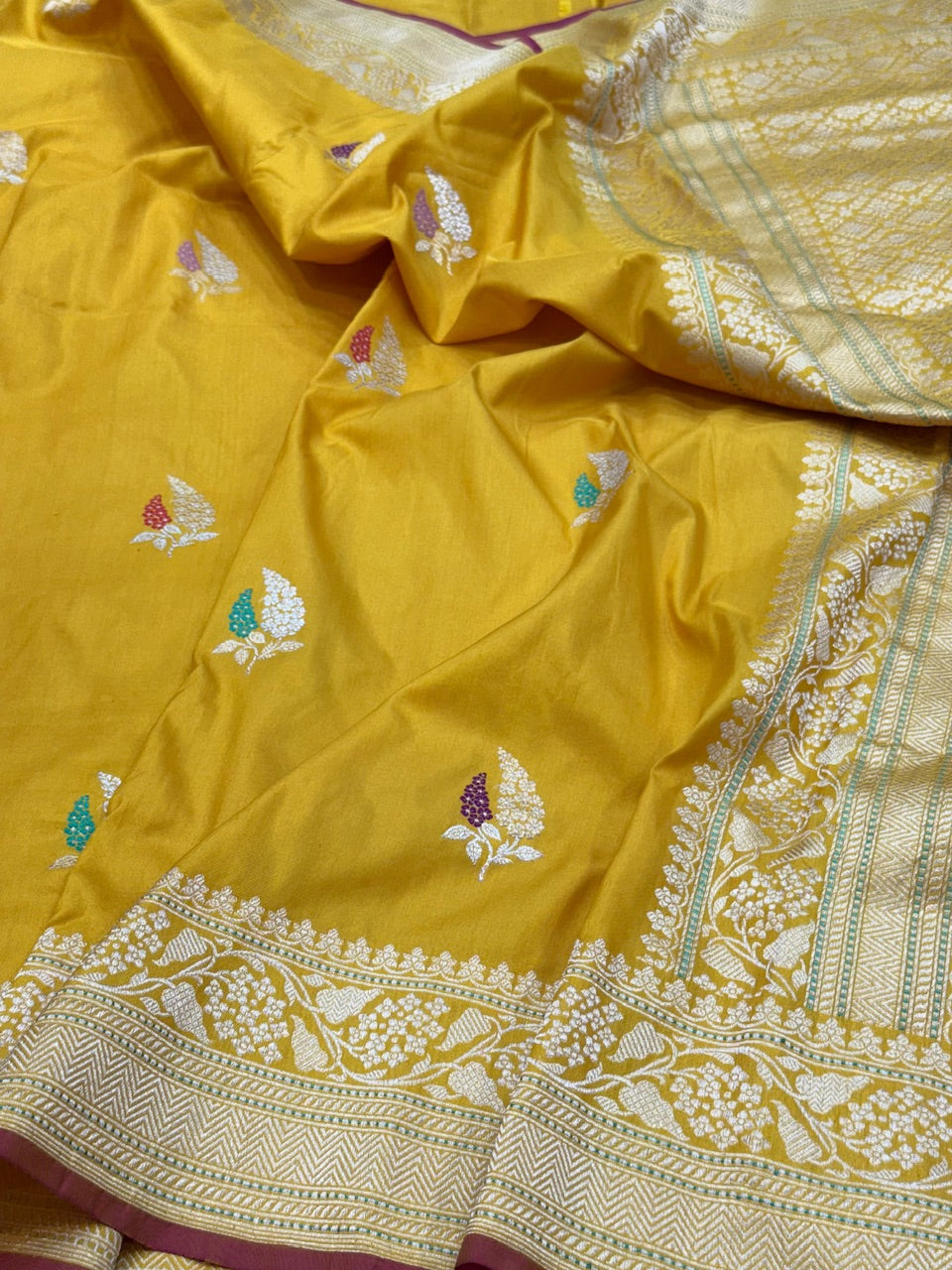 Magenta Handwoven Pure Banarasi Silk Saree