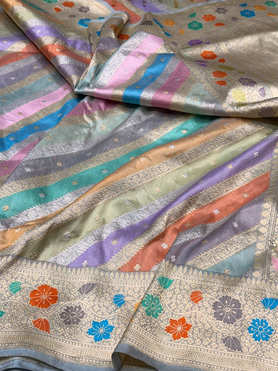 Grey Handwoven Rangkaat Tissue Saree