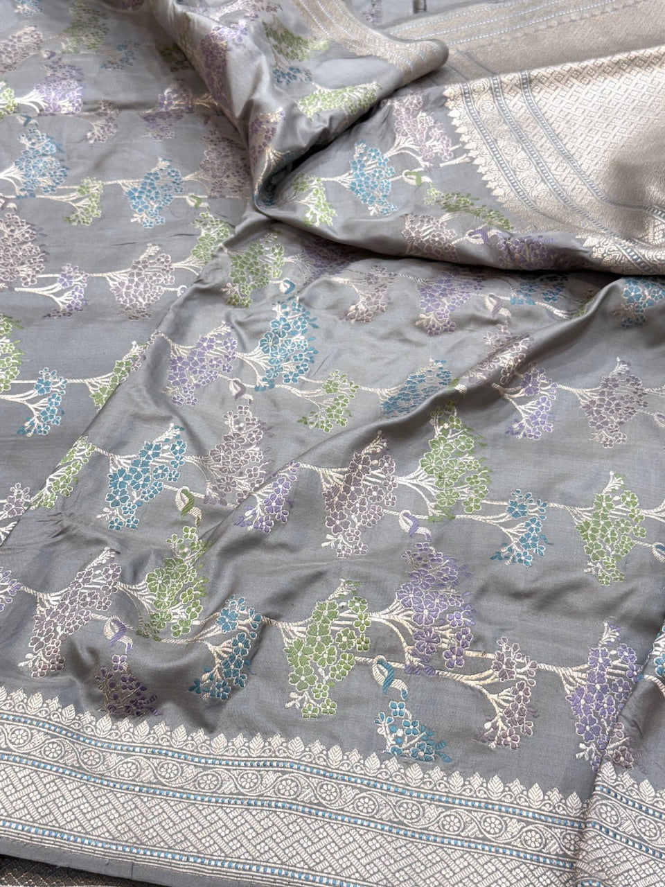 Lilac Grey Handwoven Pure Banarasi Silk Saree