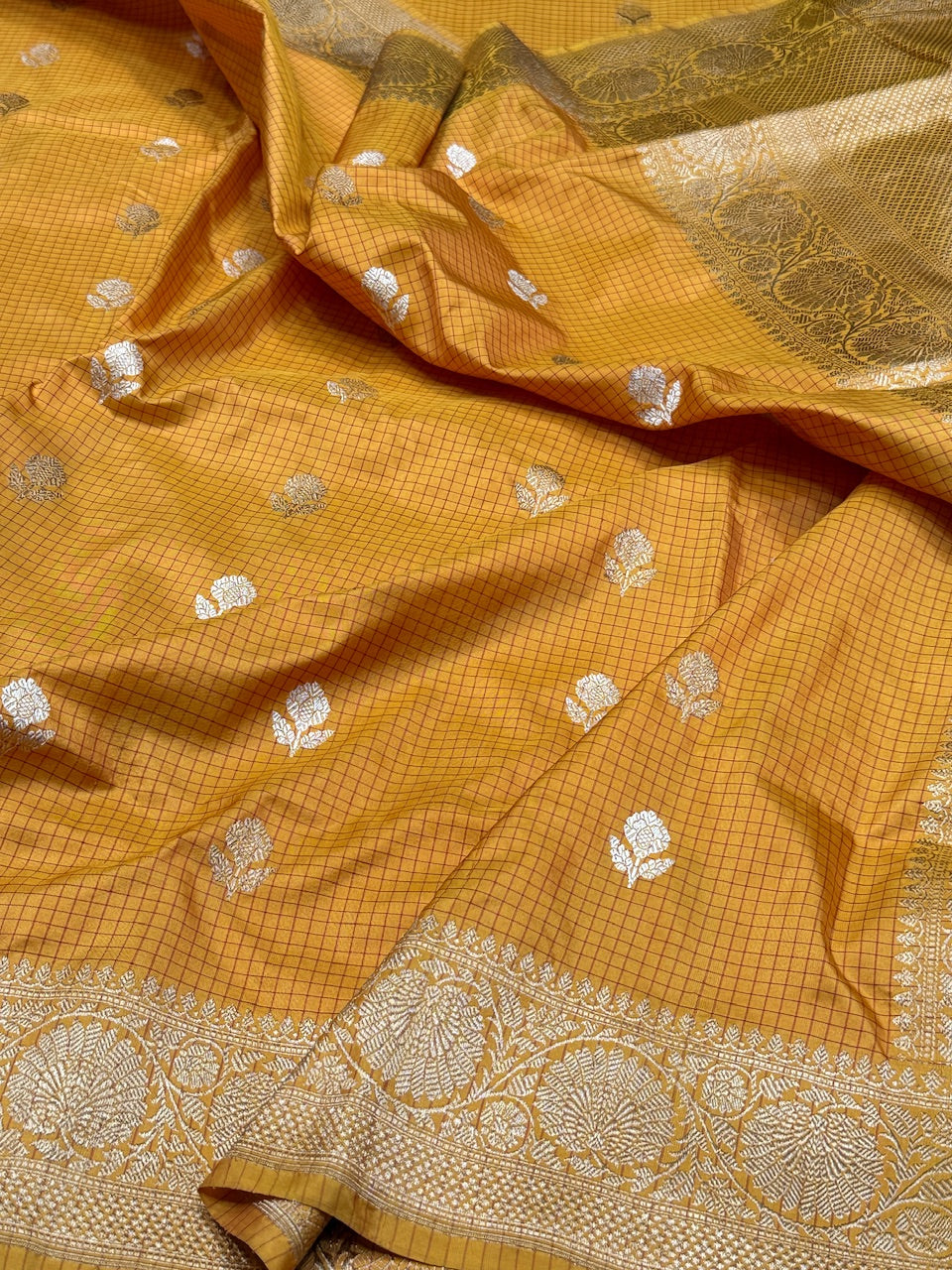 Checks Handwoven Pure Banarasi Silk Saree