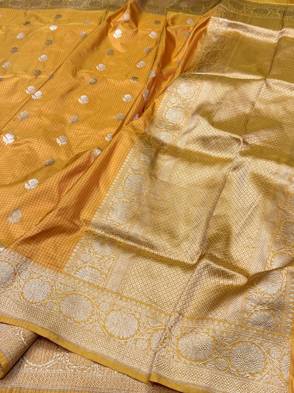 Checks Handwoven Pure Banarasi Silk Saree