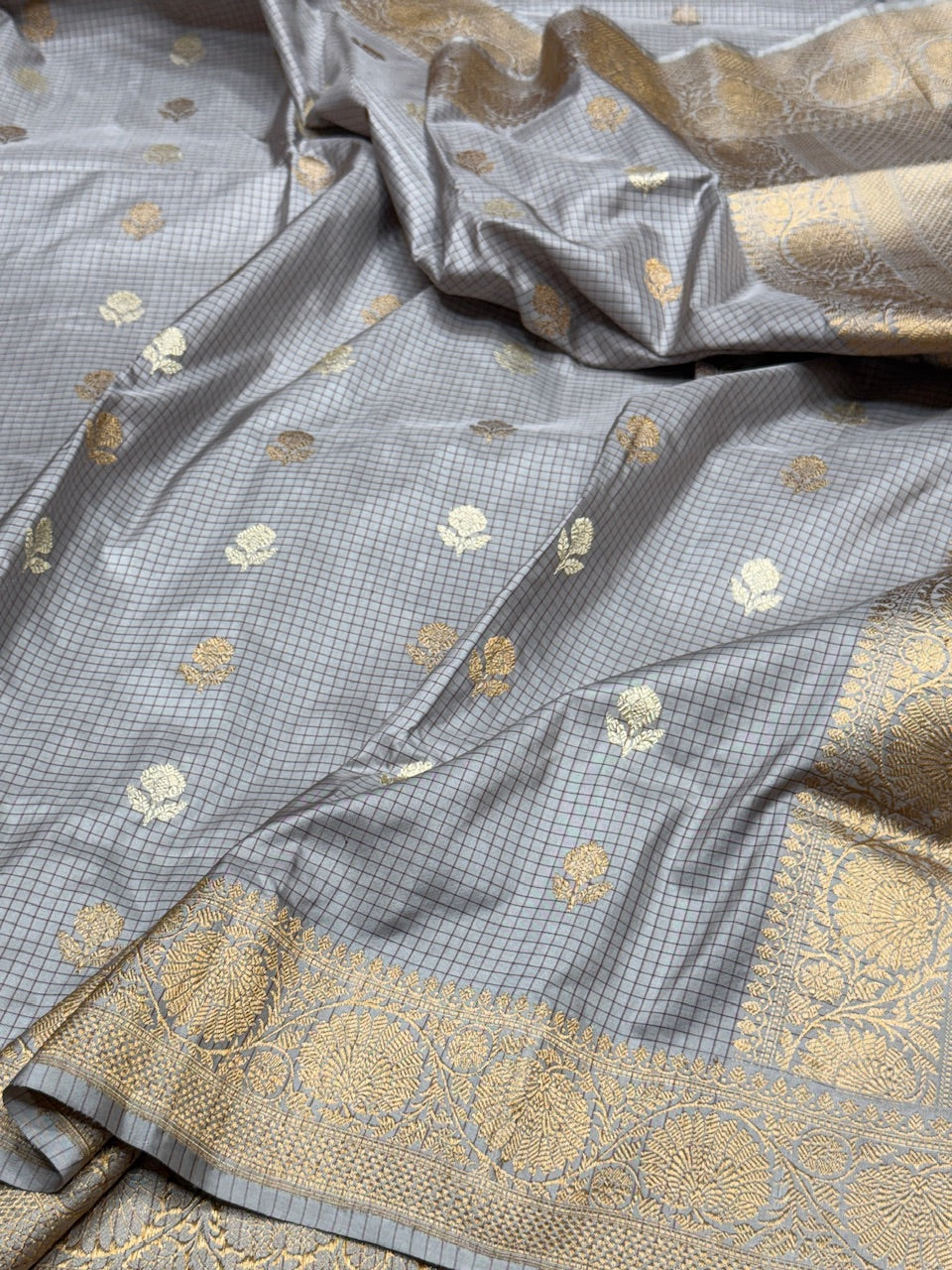 Checks Handwoven Pure Banarasi Silk Saree