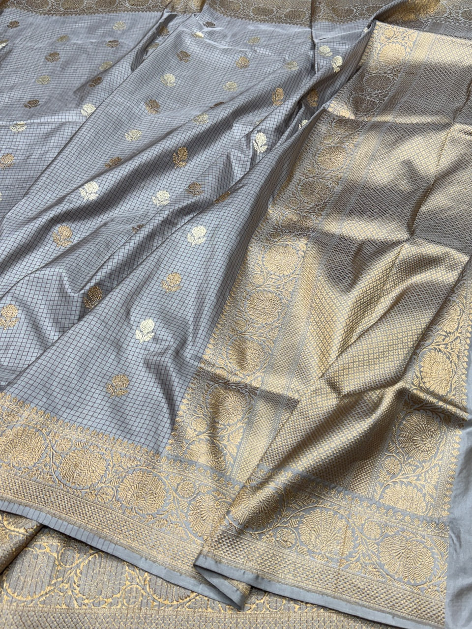 Checks Handwoven Pure Banarasi Silk Saree