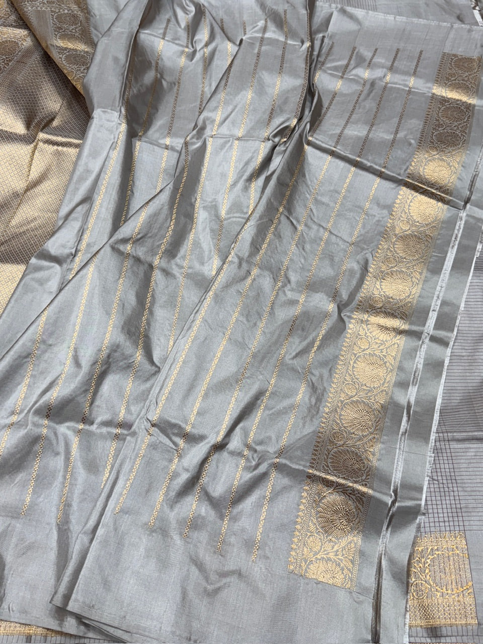 Checks Handwoven Pure Banarasi Silk Saree
