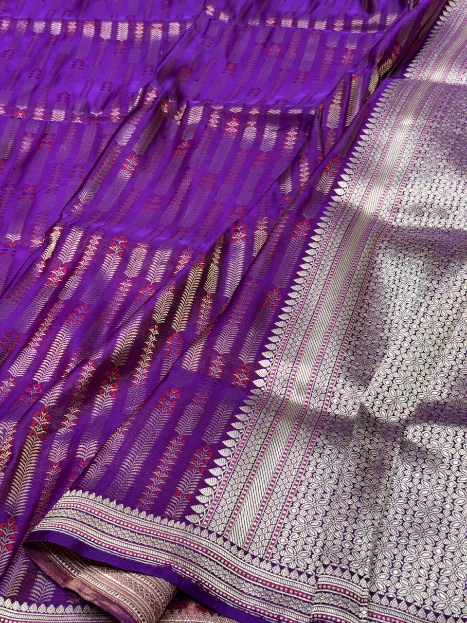 Purple Handwoven Pure Banarasi Satin Tanchoi Silk Saree