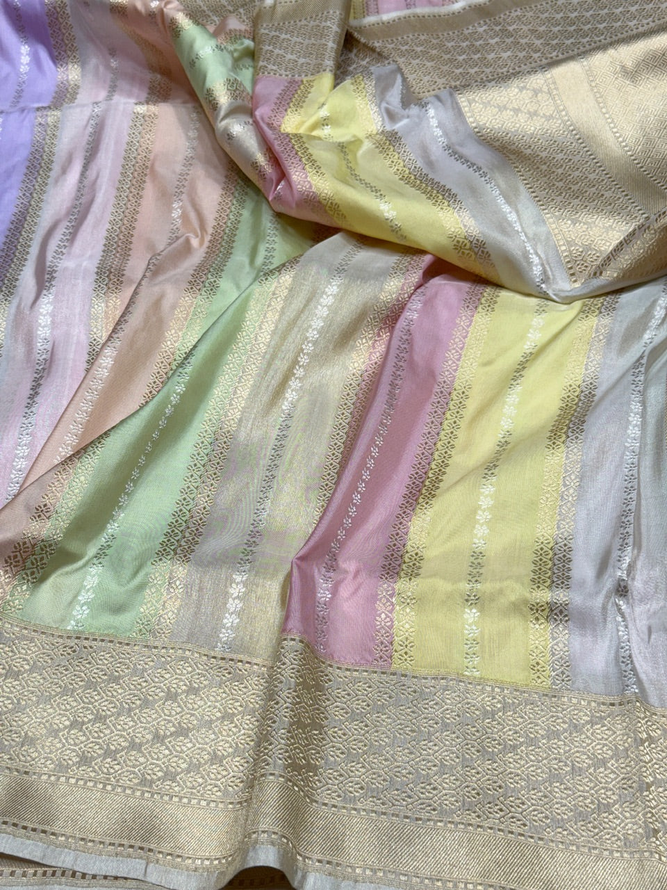 Handwoven Banarasi Rangkaat Tissue Saree