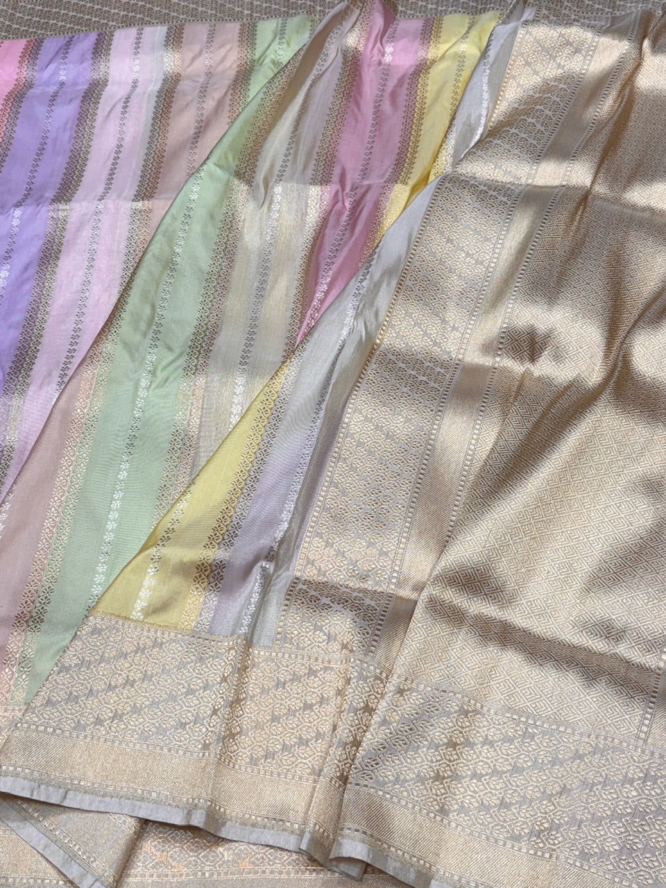Handwoven Banarasi Rangkaat Tissue Saree
