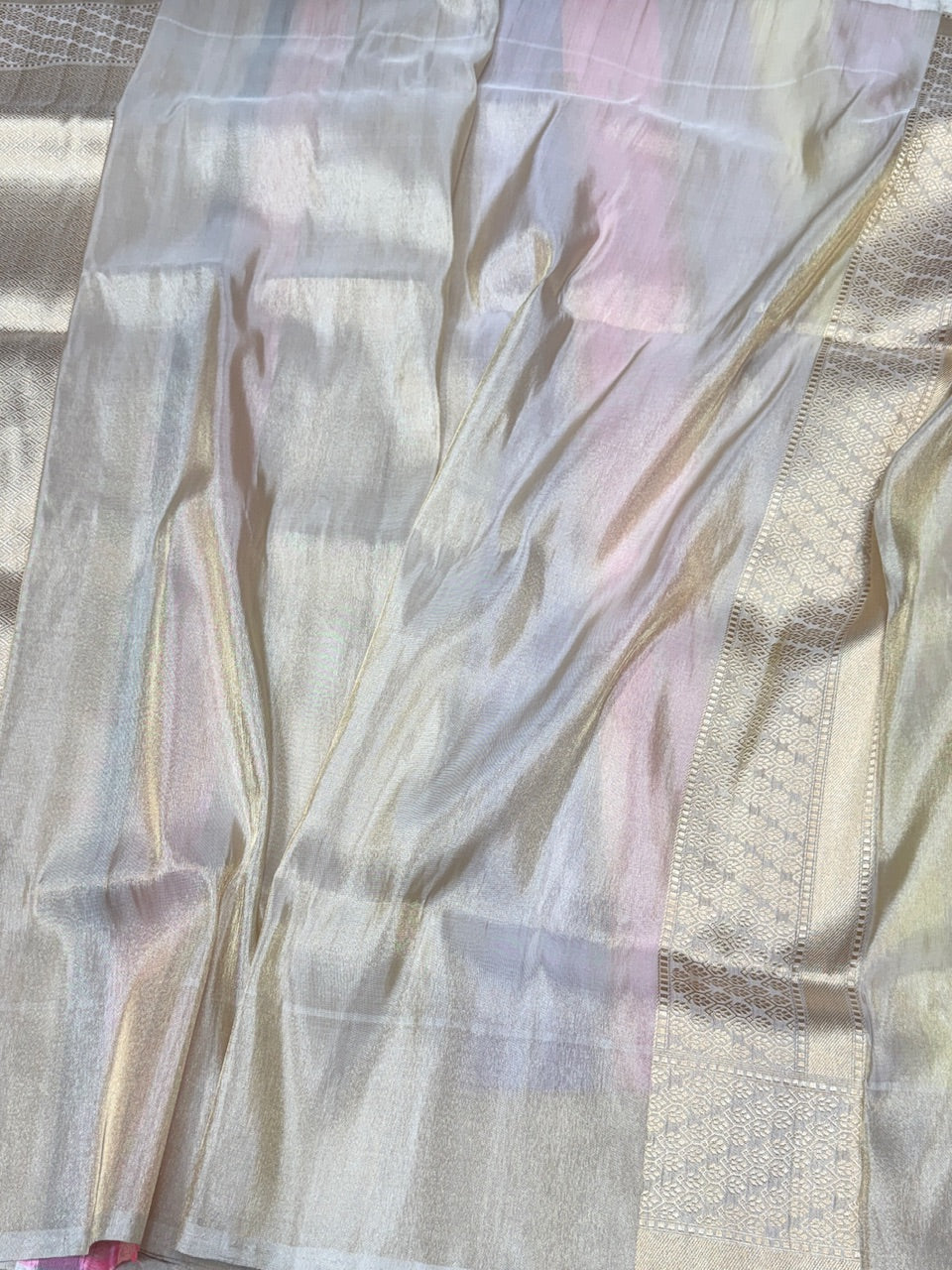 Handwoven Banarasi Rangkaat Tissue Saree