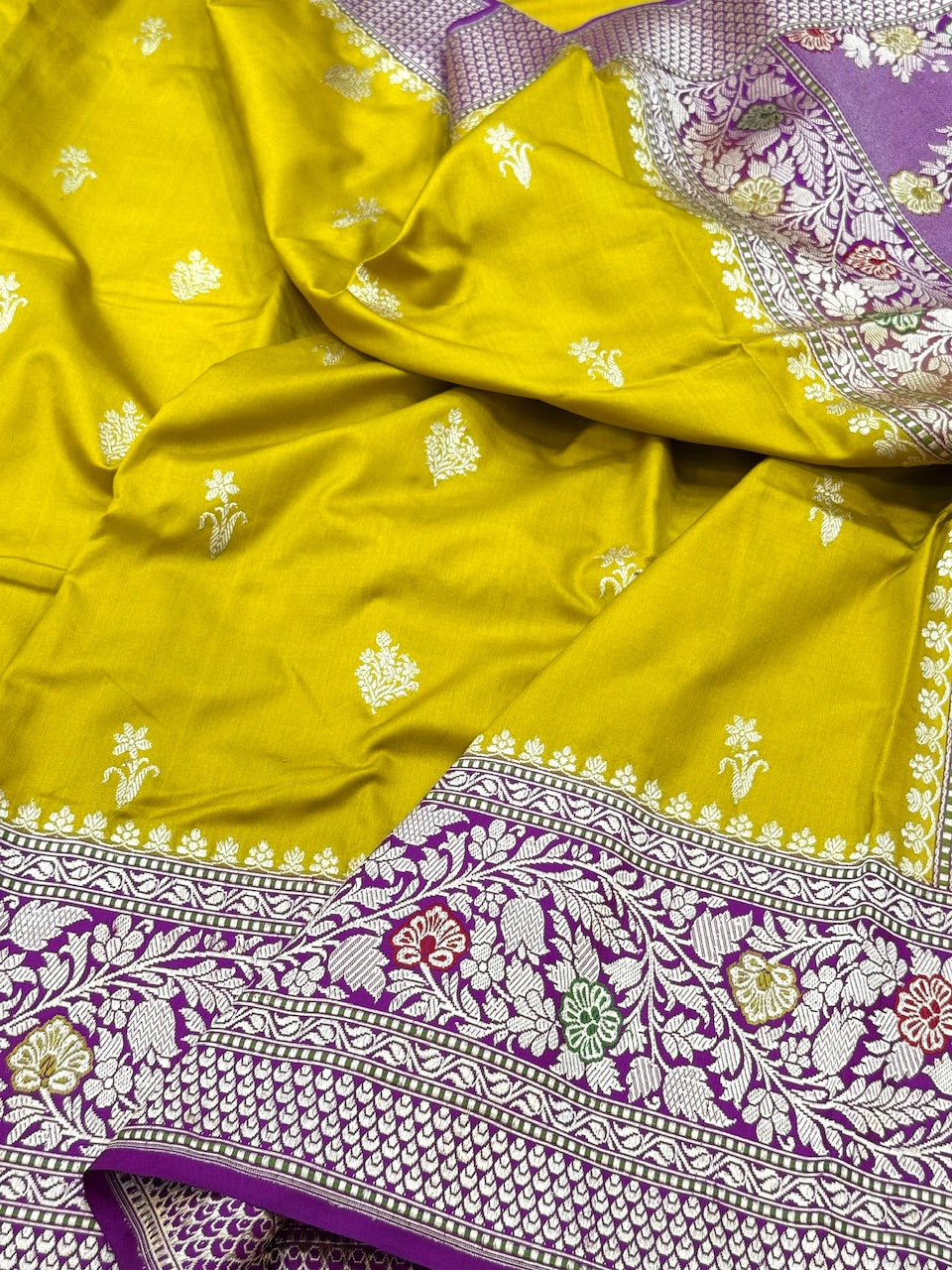 Mehndi Yellow Ektara Handwoven Pure Banarasi Silk Saree