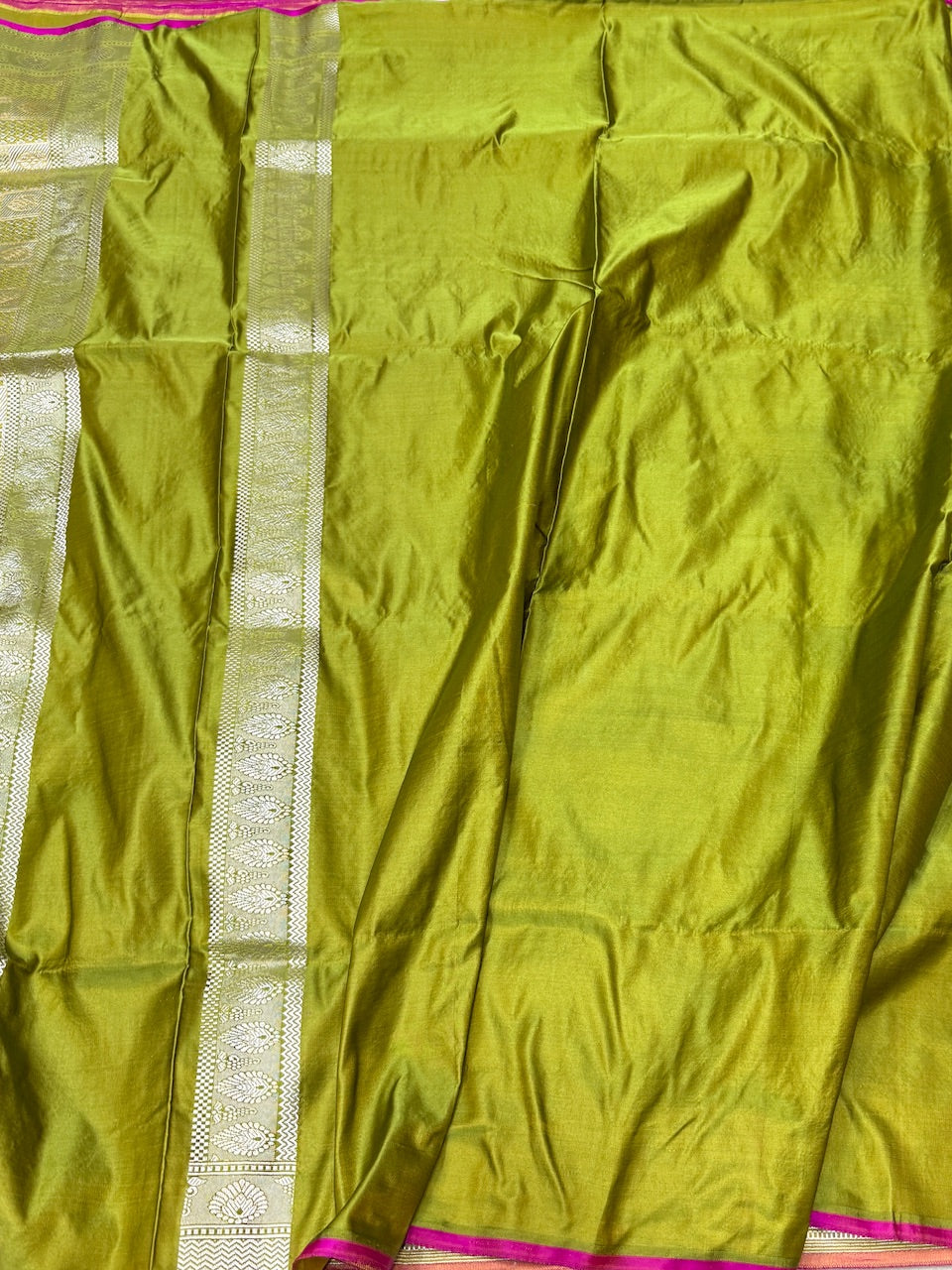 Mehndi Green Handwoven Pure Banarasi Mashru Satin Silk Saree