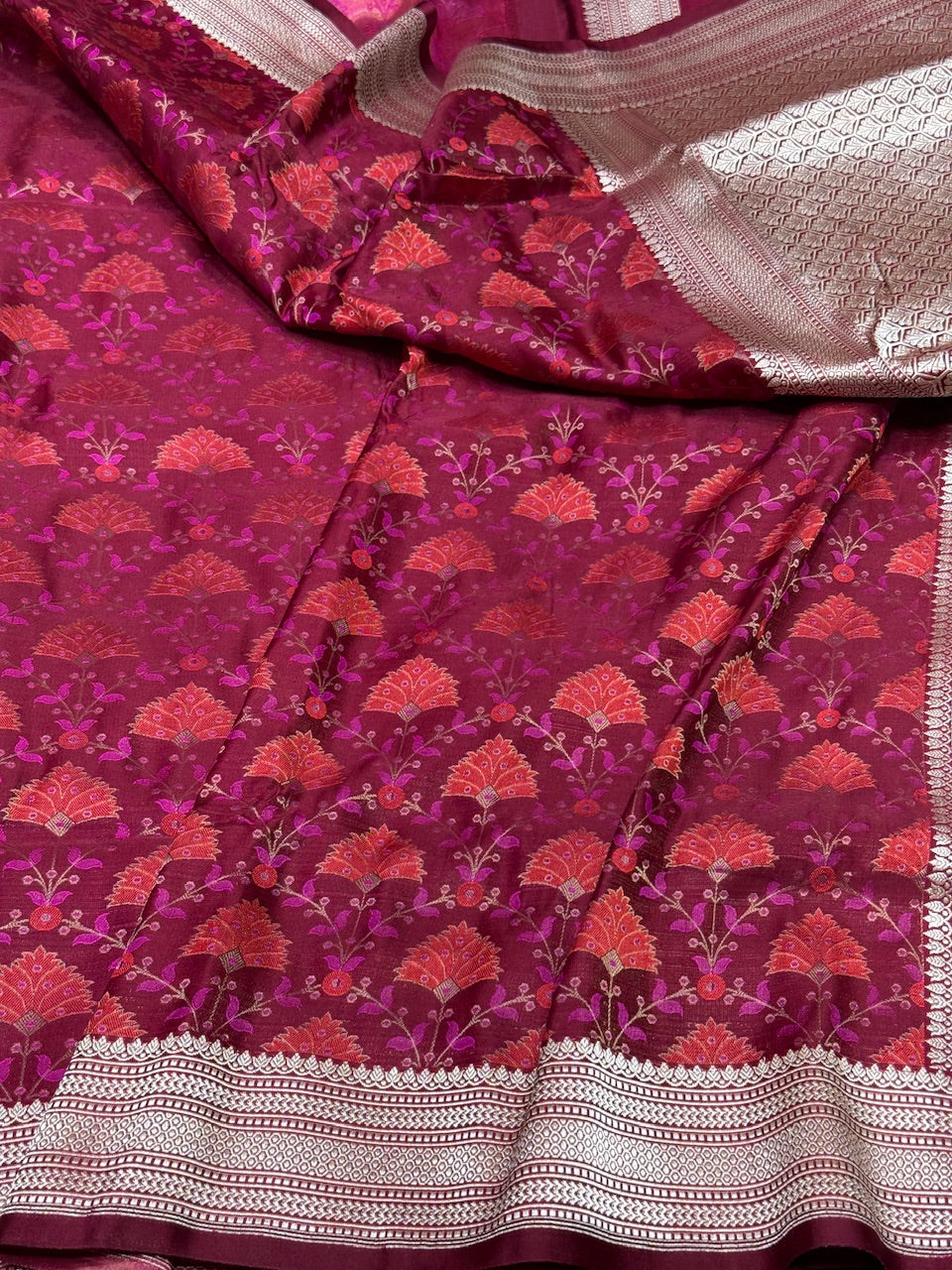 Reddish Pink Handwoven Pure Banarsi Satin Tanchoi Silk Saree