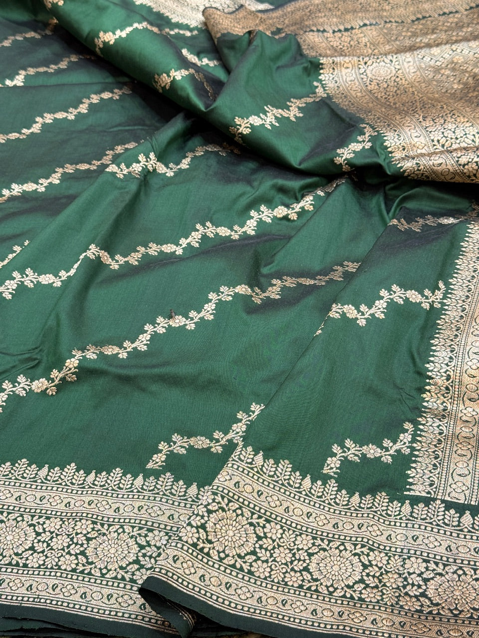 Cross Handwoven Pure Banarasi Silk Saree
