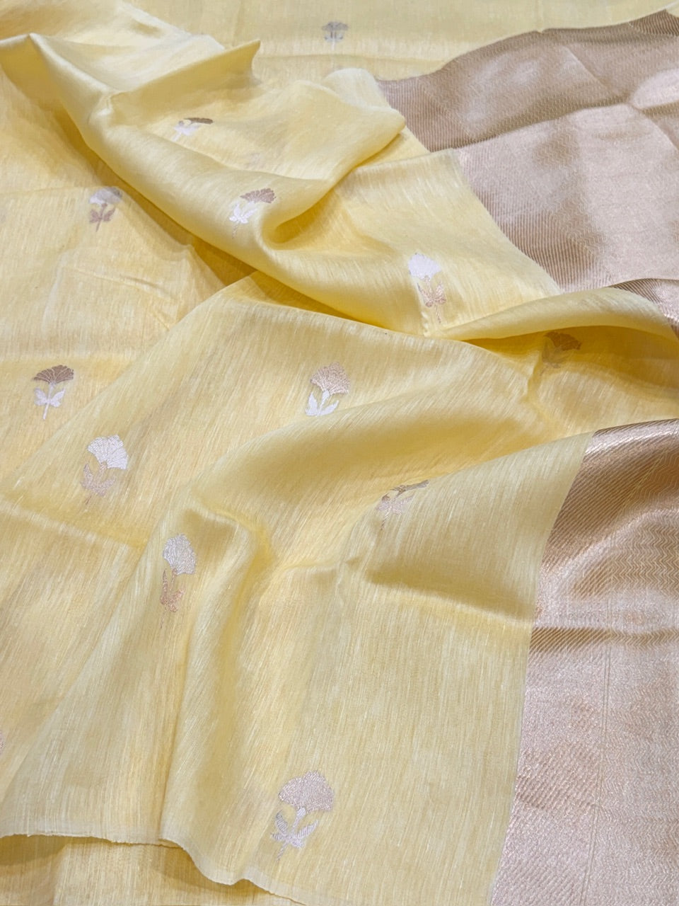 Handwoven Banarasi Pure Linen Silk Saree