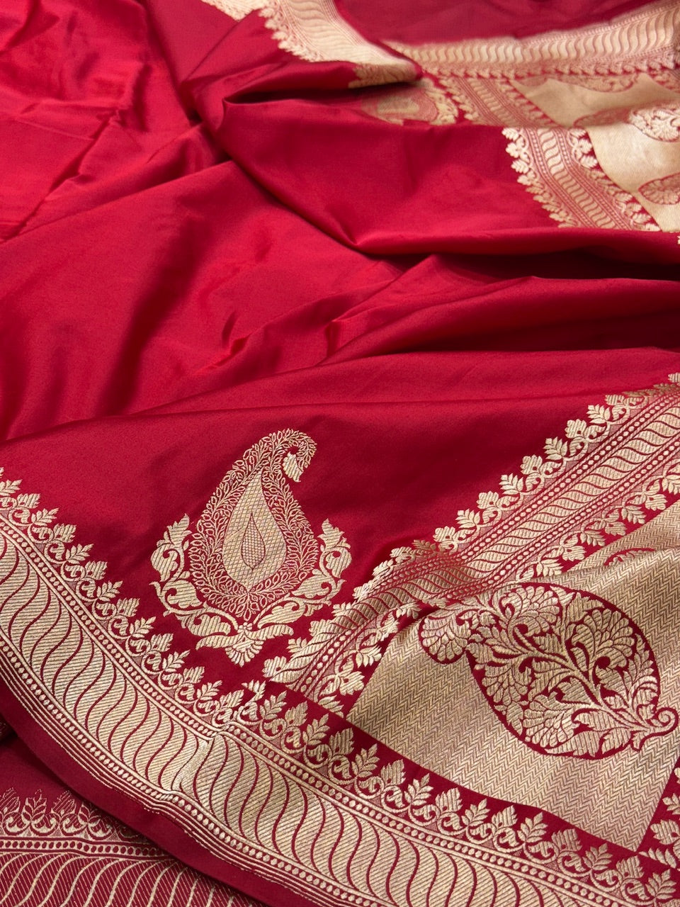Red Handwoven Pure Banarasi Mashru Satin Silk Saree