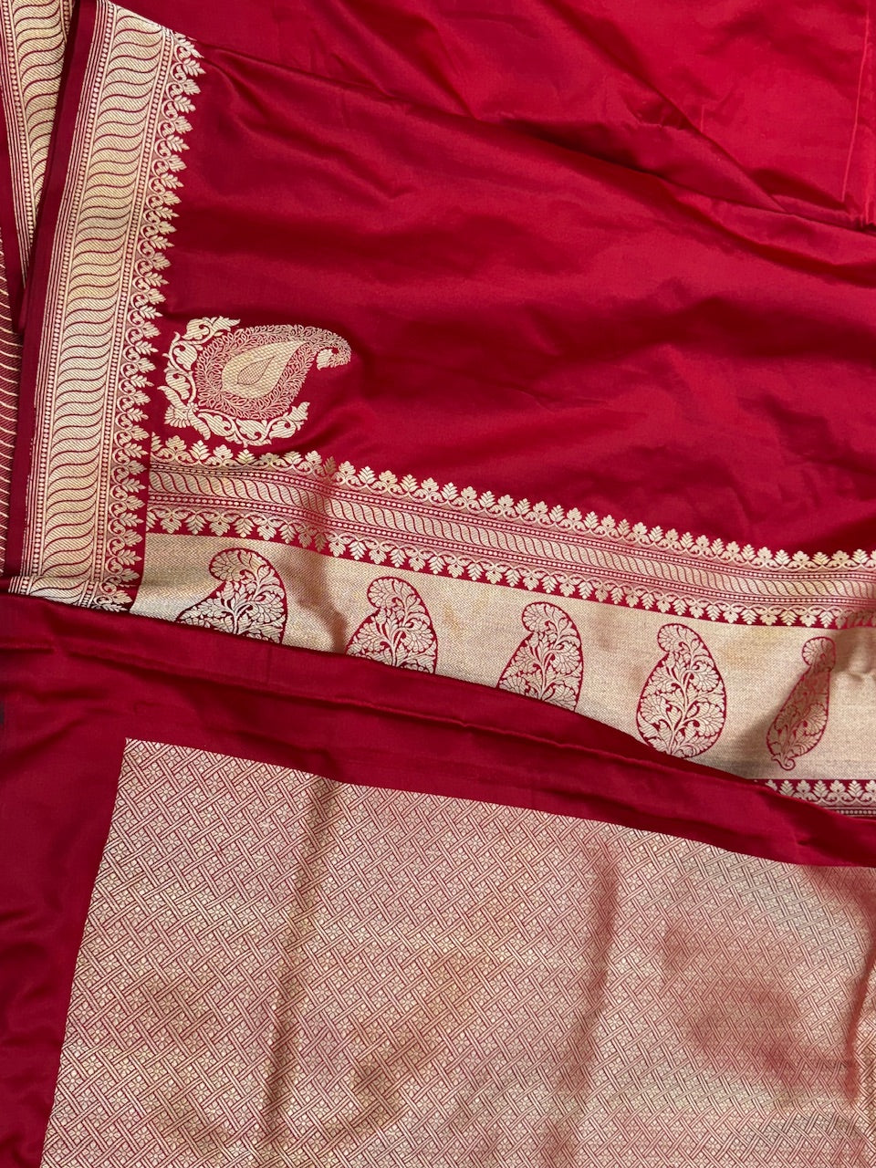 Red Handwoven Pure Banarasi Mashru Satin Silk Saree