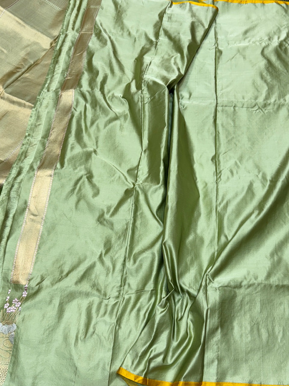Pista Handwoven Banarasi Pure Mashru Satin Silk Saree