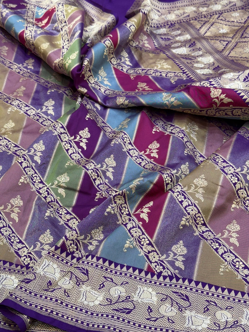 Purple Rangkaat Handwoven Pure Banarasi Saree
