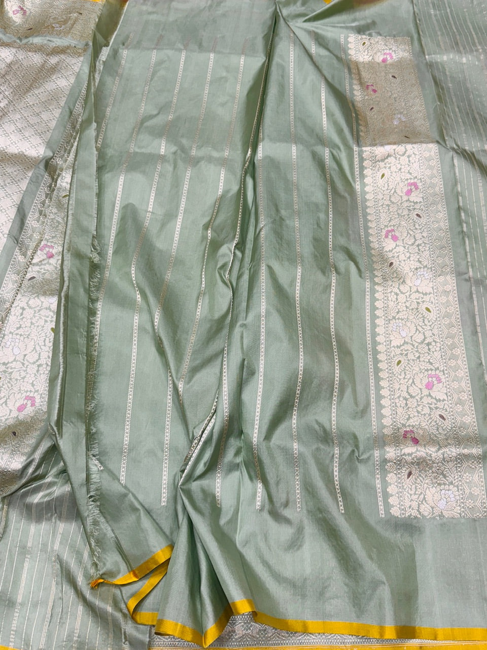 Pista Rangkaat Handwoven Pure Banarasi Saree