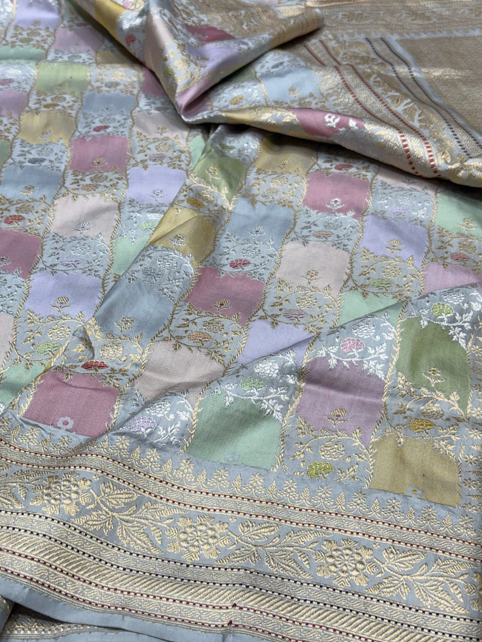 Handwoven Pure Banarasi Rangkaat Saree