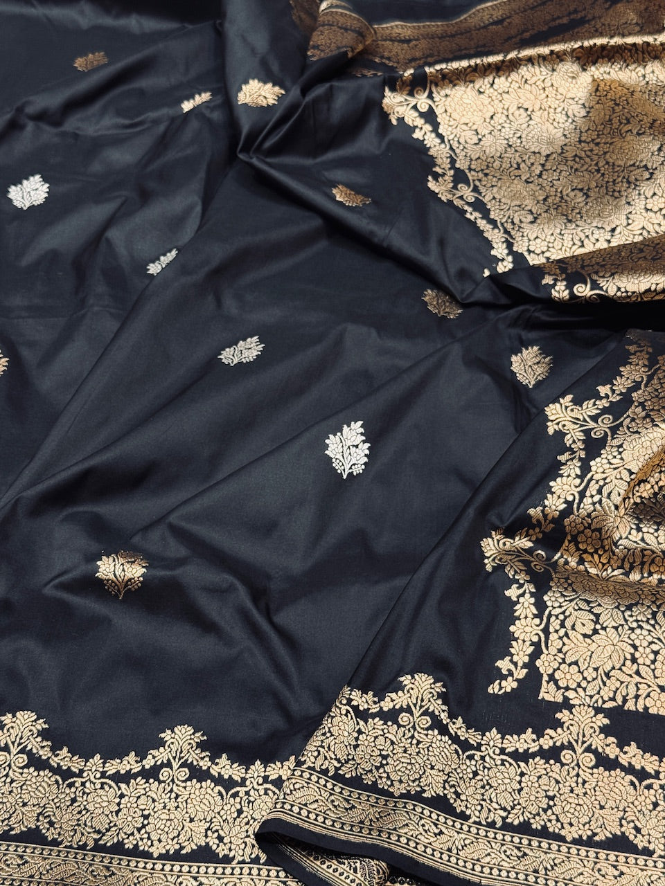 Black Handwoven Pure Banarasi Silk Saree