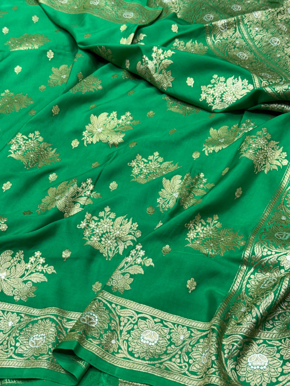 Parrot Green Handwoven Pure Georgette Saree