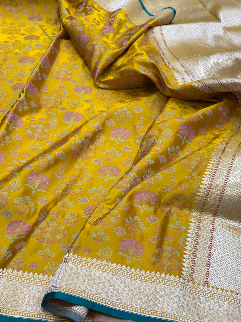 Yellow Handwoven Pure Banarasi Mashru Satin Tanchoi Silk Saree