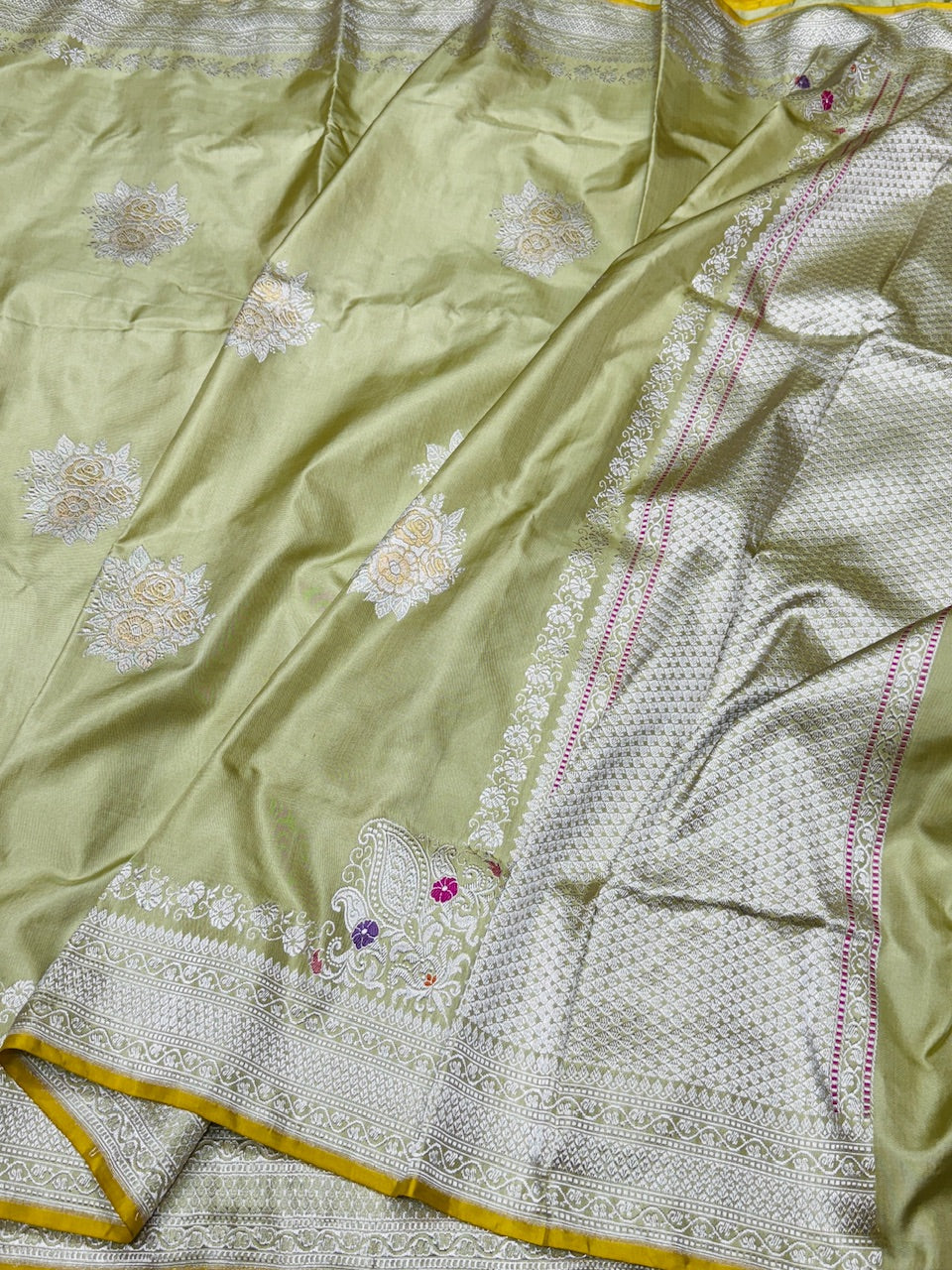 Pista Handwoven Pure Banarasi Ektara Silk Saree