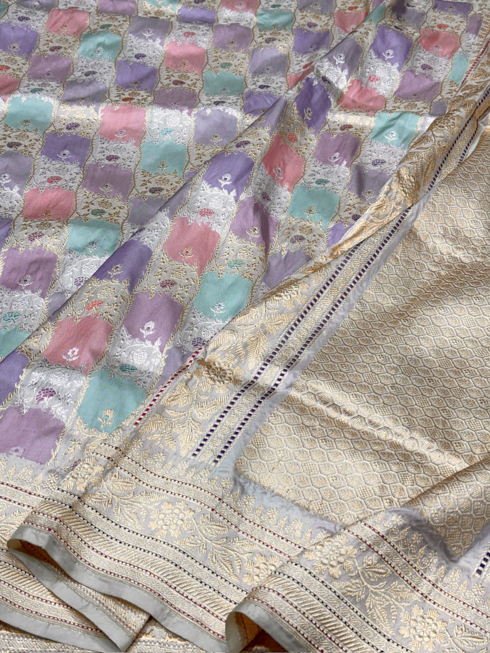 Ivory Handwoven Pure Banarasi Rangkaat Saree