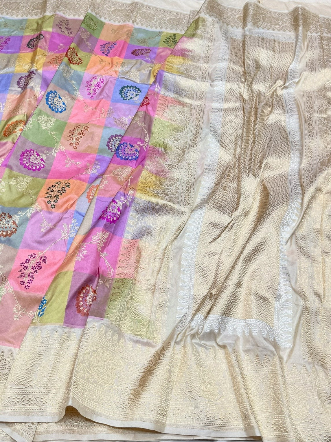 Ivory Handwoven Pure Banarasi Rangkaat Silk Saree – Pure Katan Silk