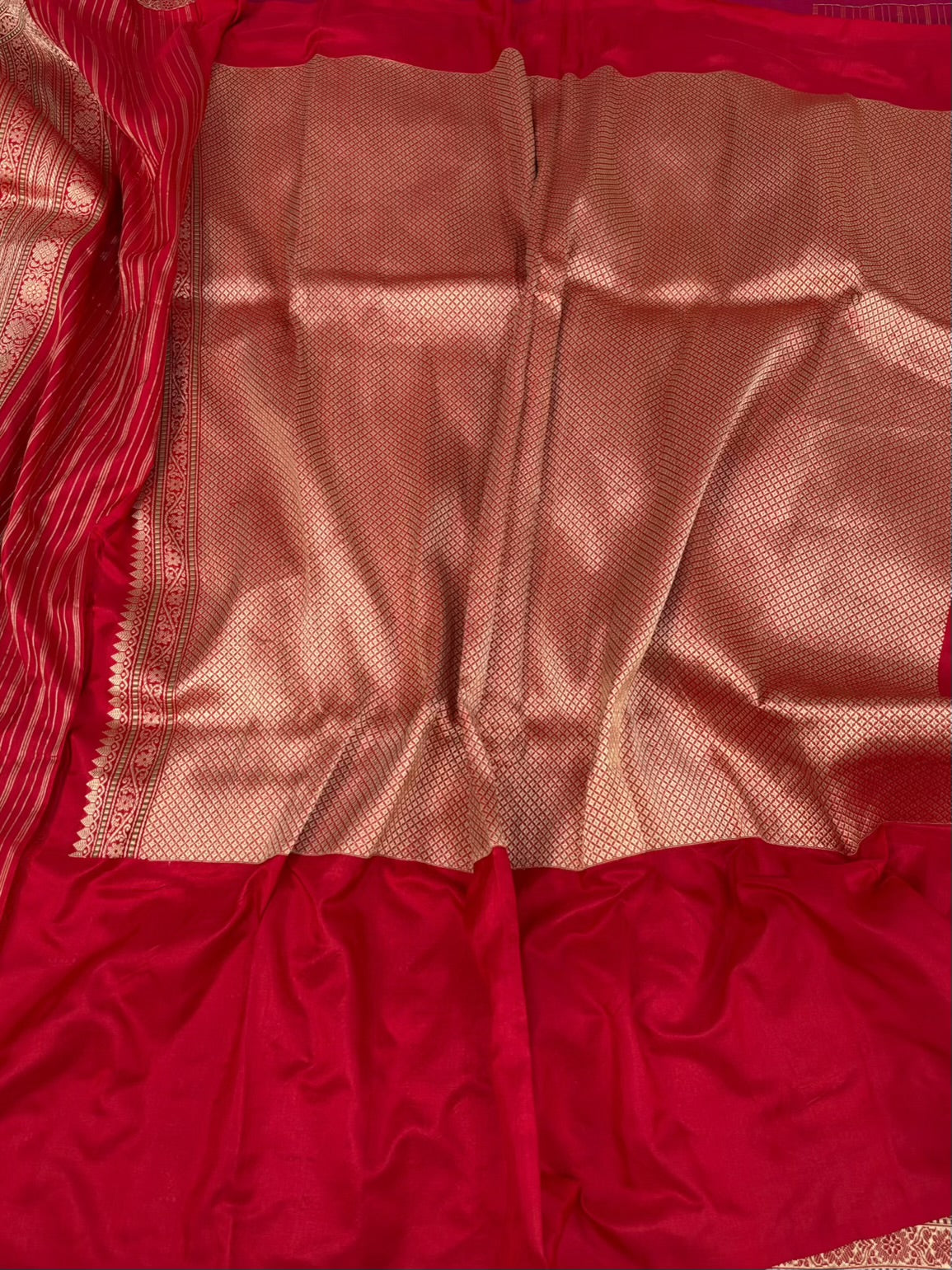 Magenta Handwoven Pure Banarasi Ektara Silk Saree in Kadwa Weave