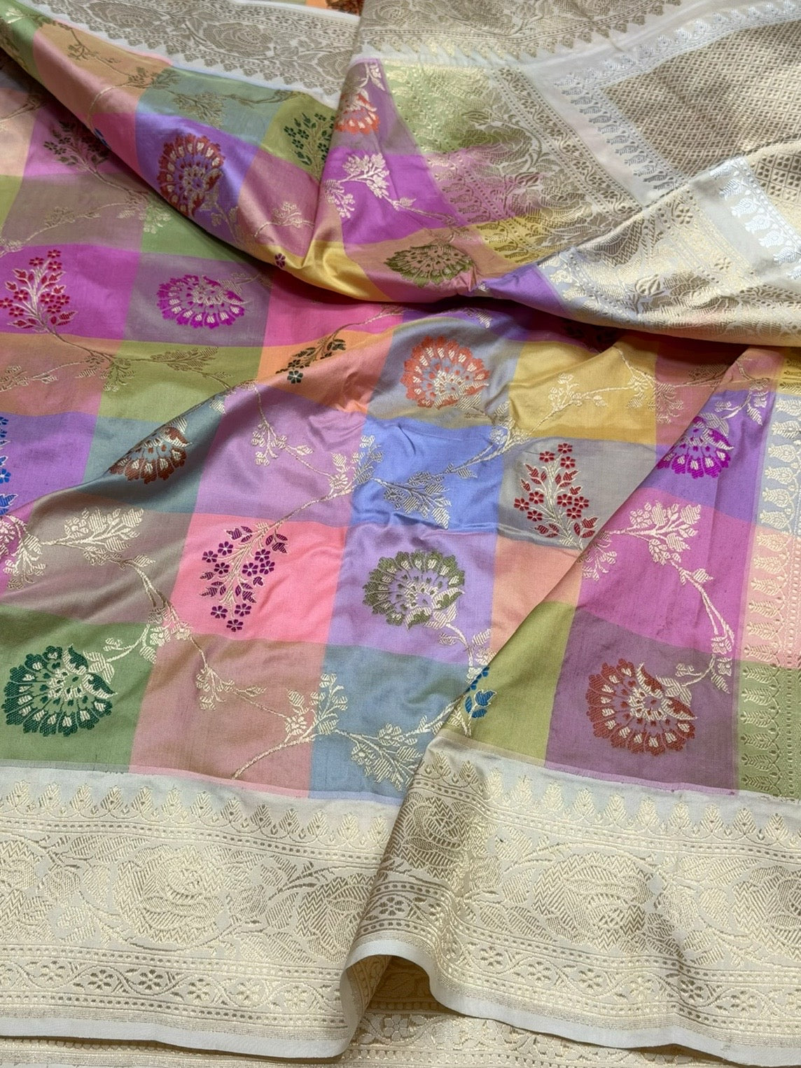 Ivory Handwoven Pure Banarasi Rangkaat Silk Saree – Pure Katan Silk