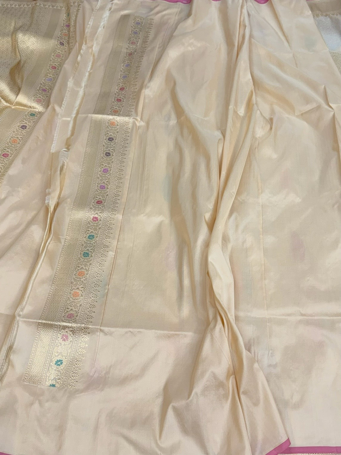 Ivory Handwoven Pure Banarasi Silk Saree