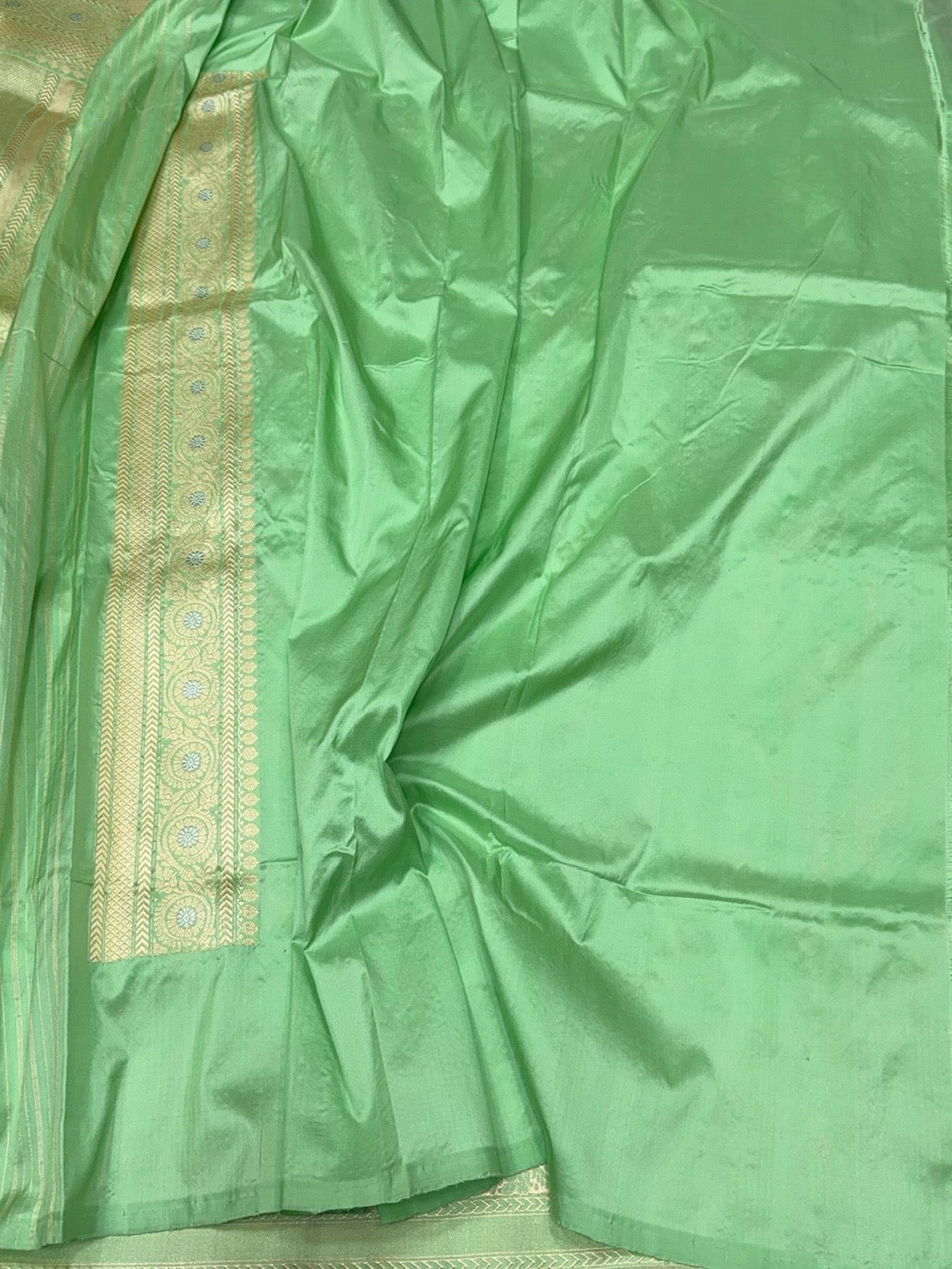 Parrot Green Handwoven Pure Banarasi Silk Saree – Kadwa Weave in 100% Katan Mulberry Silk