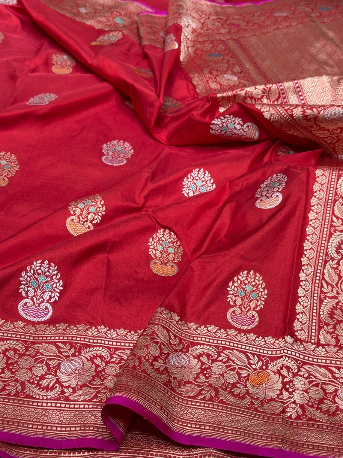 Red Handwoven Pure Banarasi Silk Saree in Kadwa Weave – 100% Katan Mulberry Silk