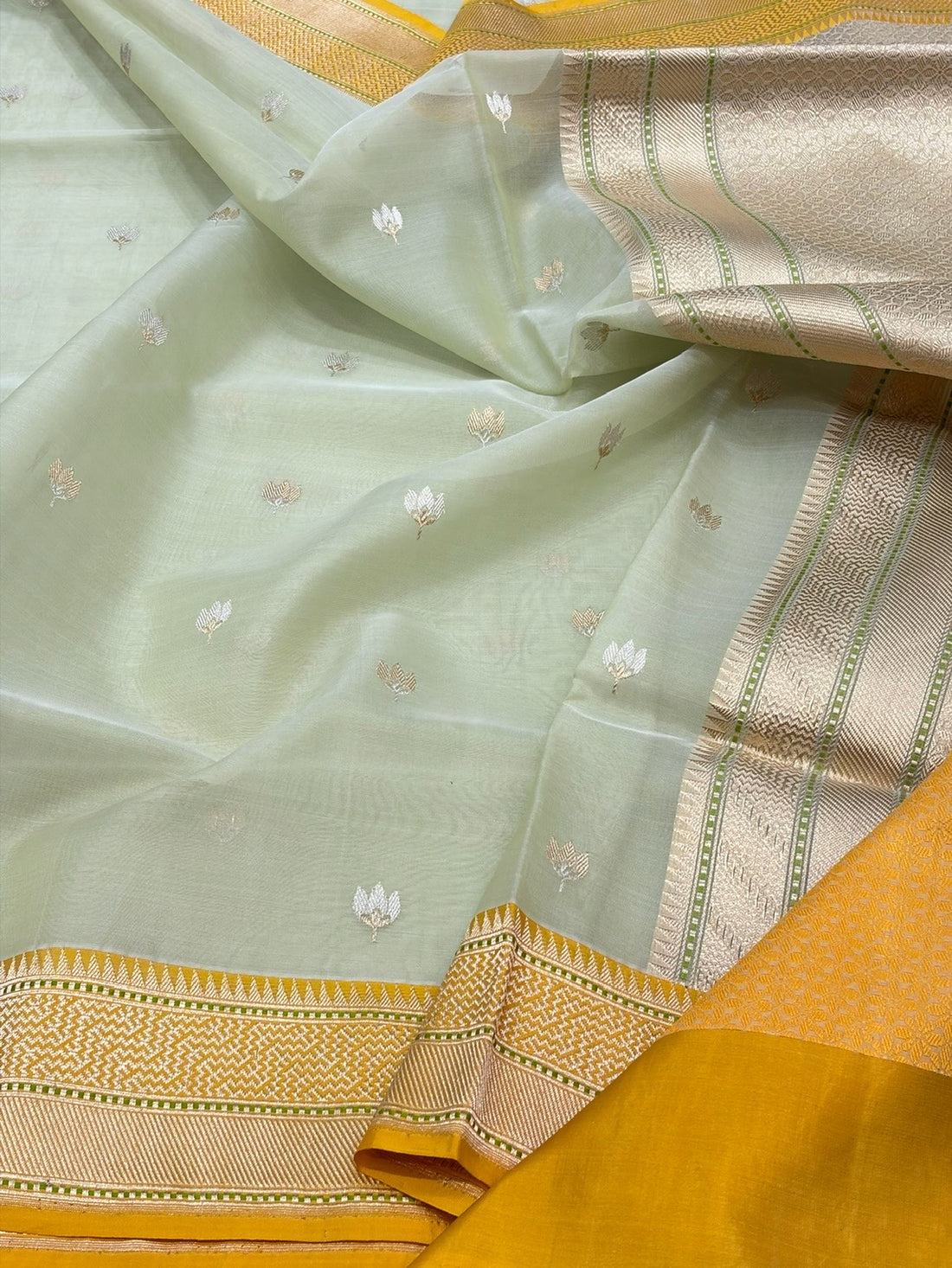 Pista Handwoven Pure Organza Silk Saree