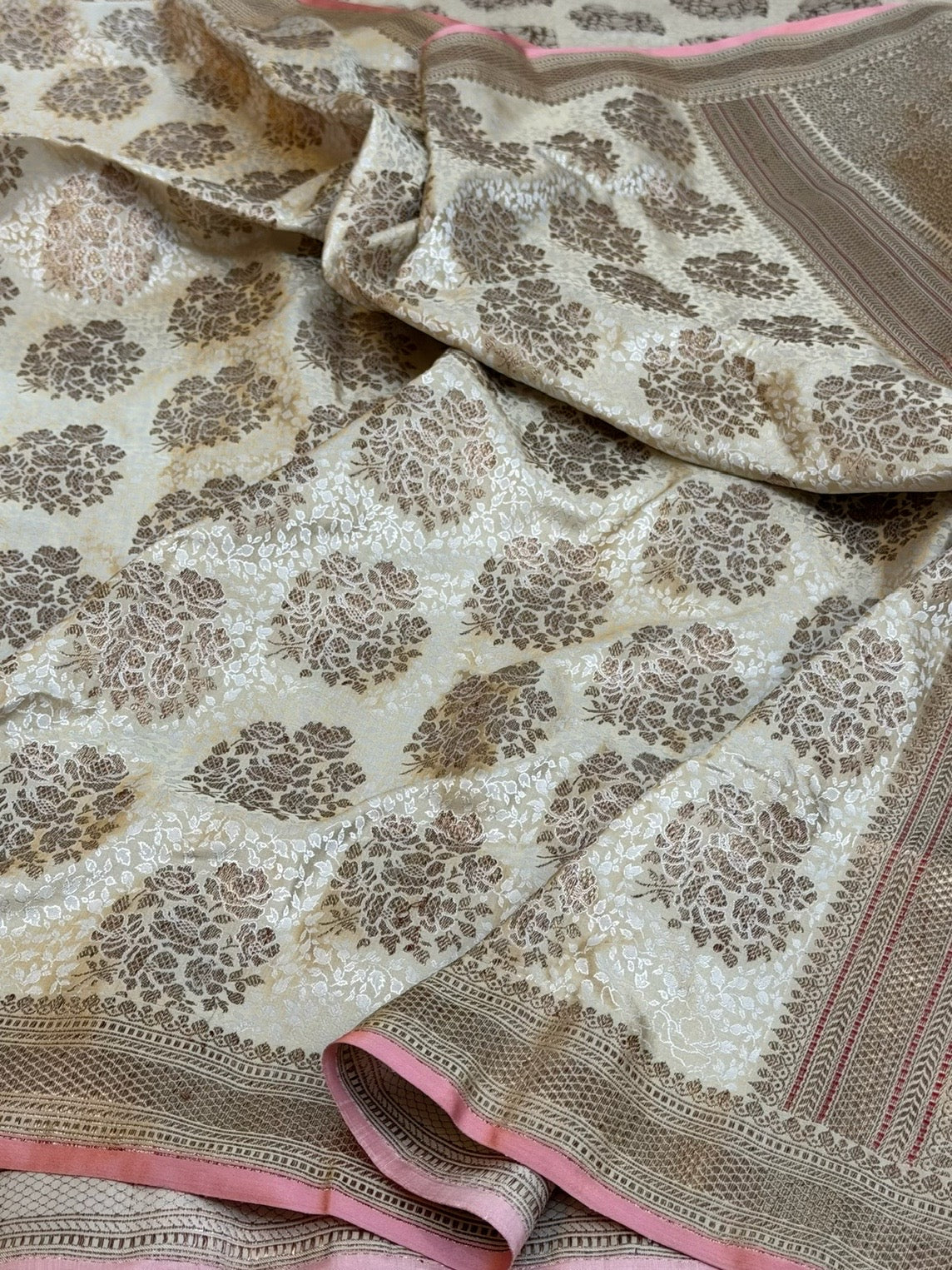White Handwoven Pure Banarasi Satin Tanchoi Silk Saree