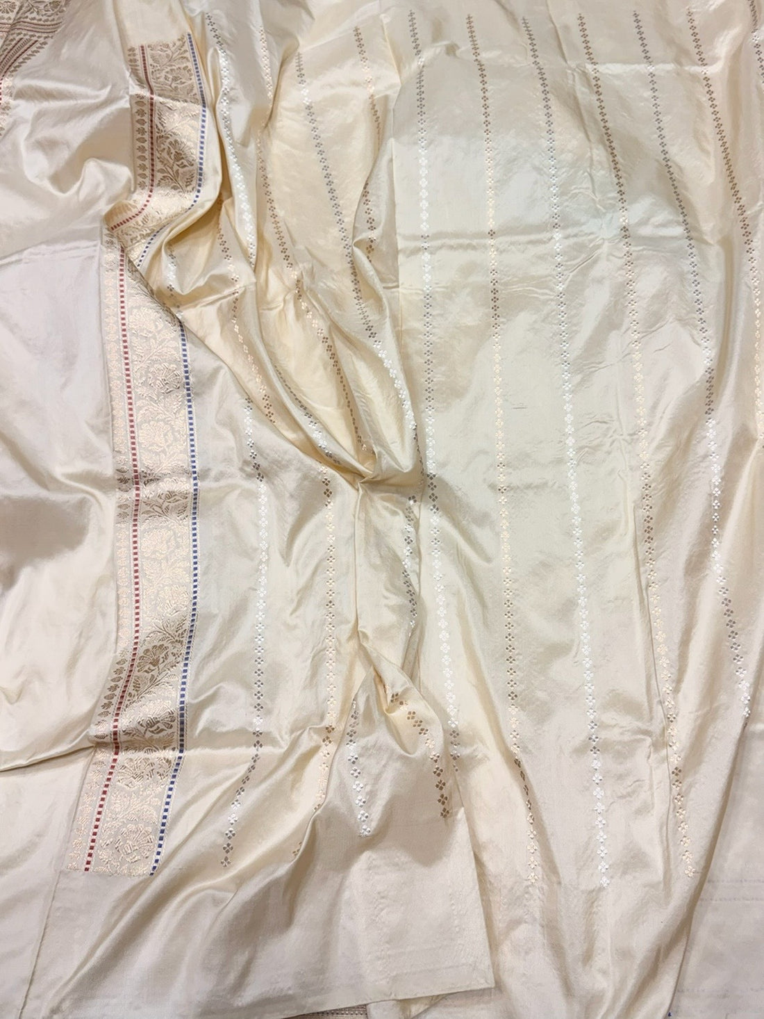 Cream Handwoven Pure Banarasi Silk Saree in Kadwa Weave – 100% Katan Mulberry Silk