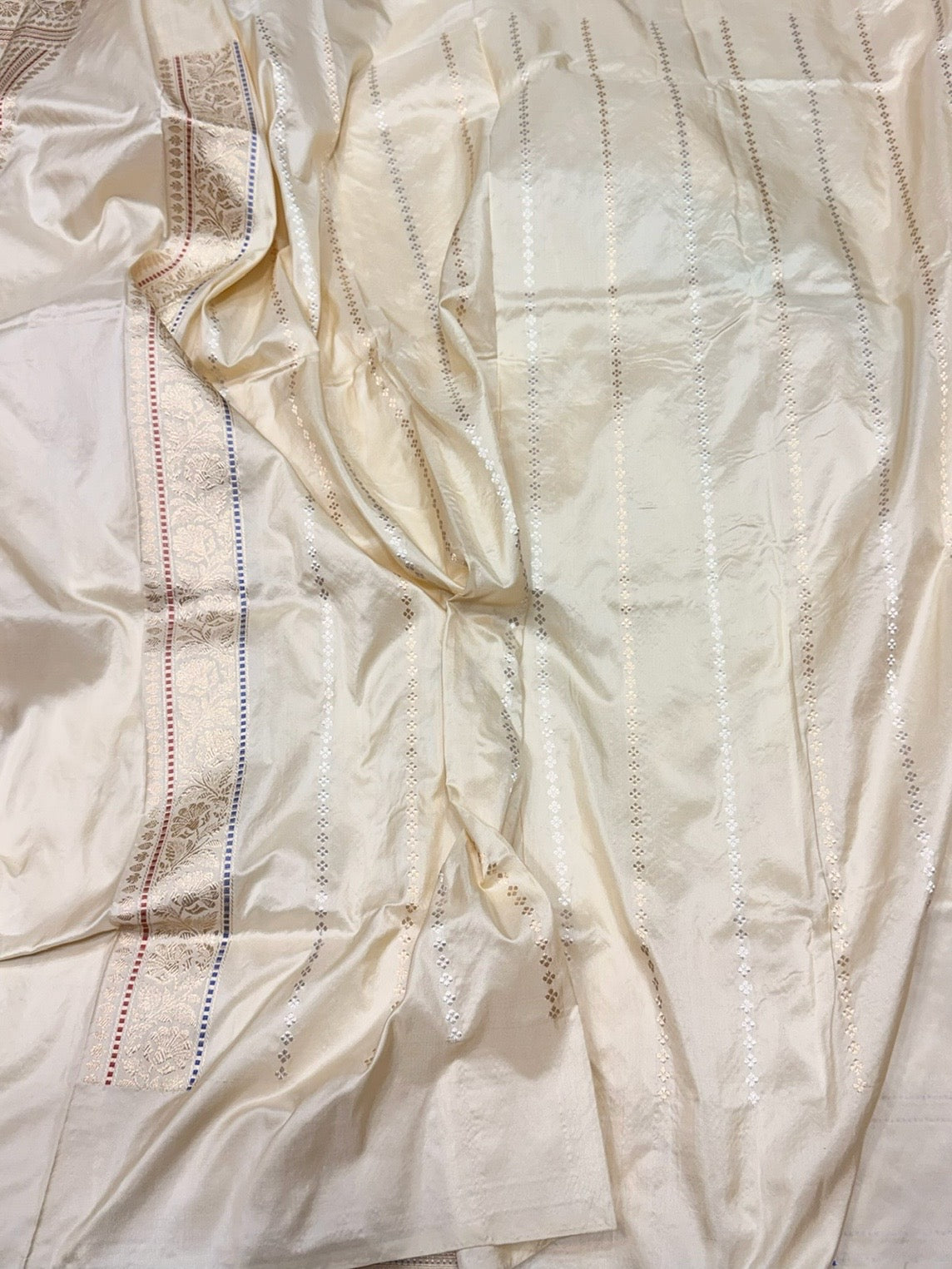 Cream Handwoven Pure Banarasi Silk Saree in Kadwa Weave – 100% Katan Mulberry Silk