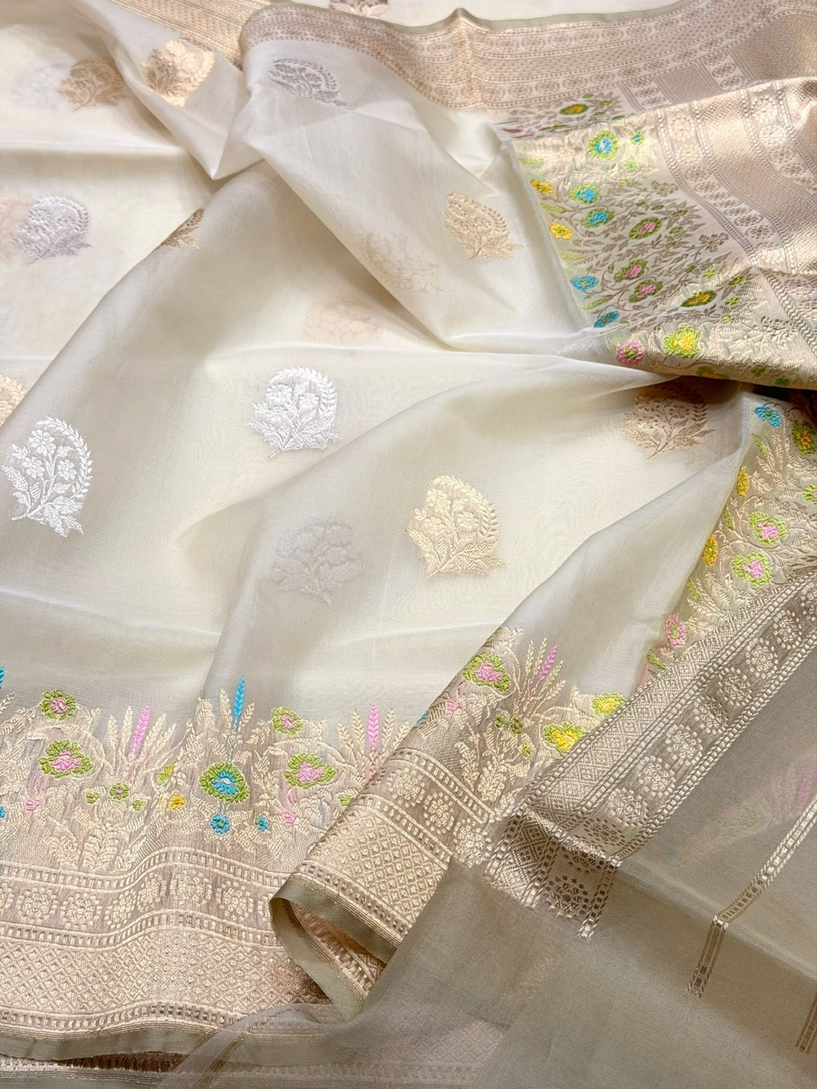 Ivory Handwoven Pure Banarasi Organza Silk Saree – Kadwa Weave in Kora Mulberry Silk