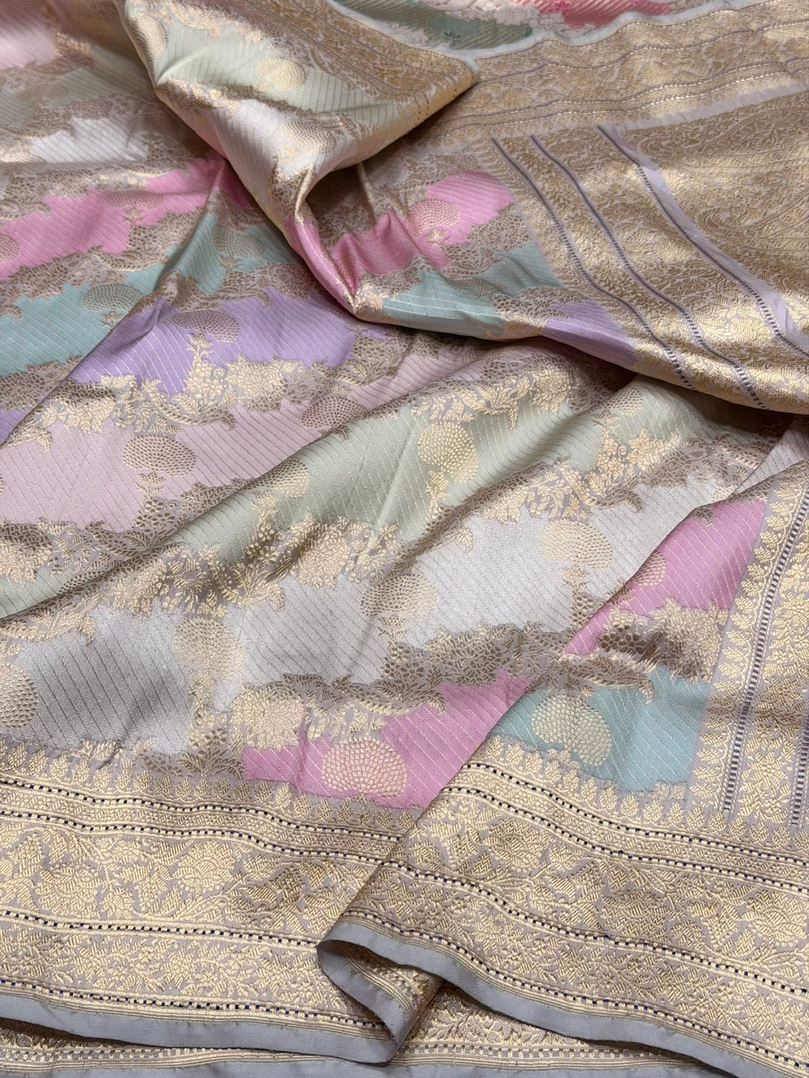 Lilac Handwoven Pure Banarasi Rangkaat Silk Saree