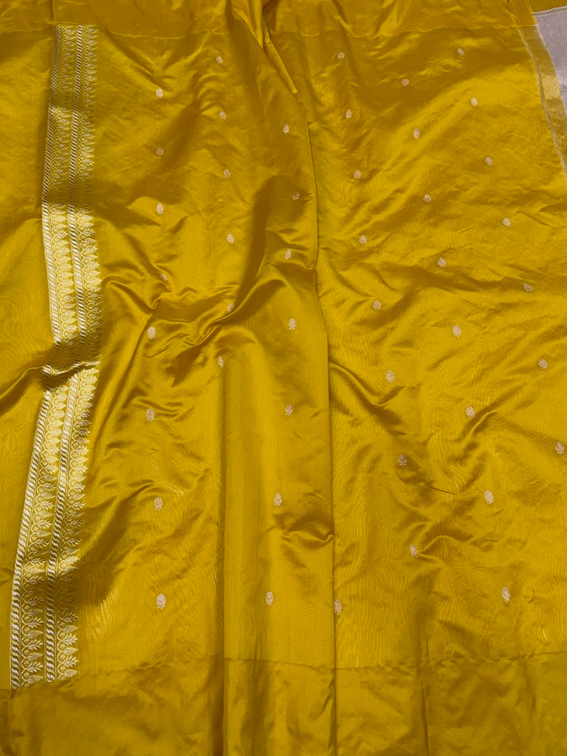 Gold Handwoven Banarasi Pure Tissue Saree