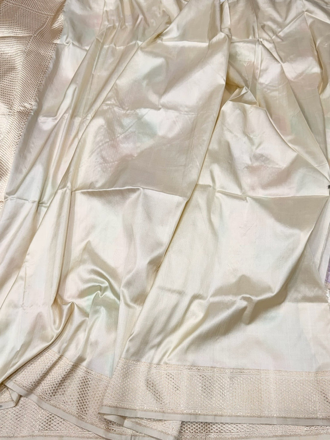 Ivory Handwoven Pure Banarasi Rangkaat Saree