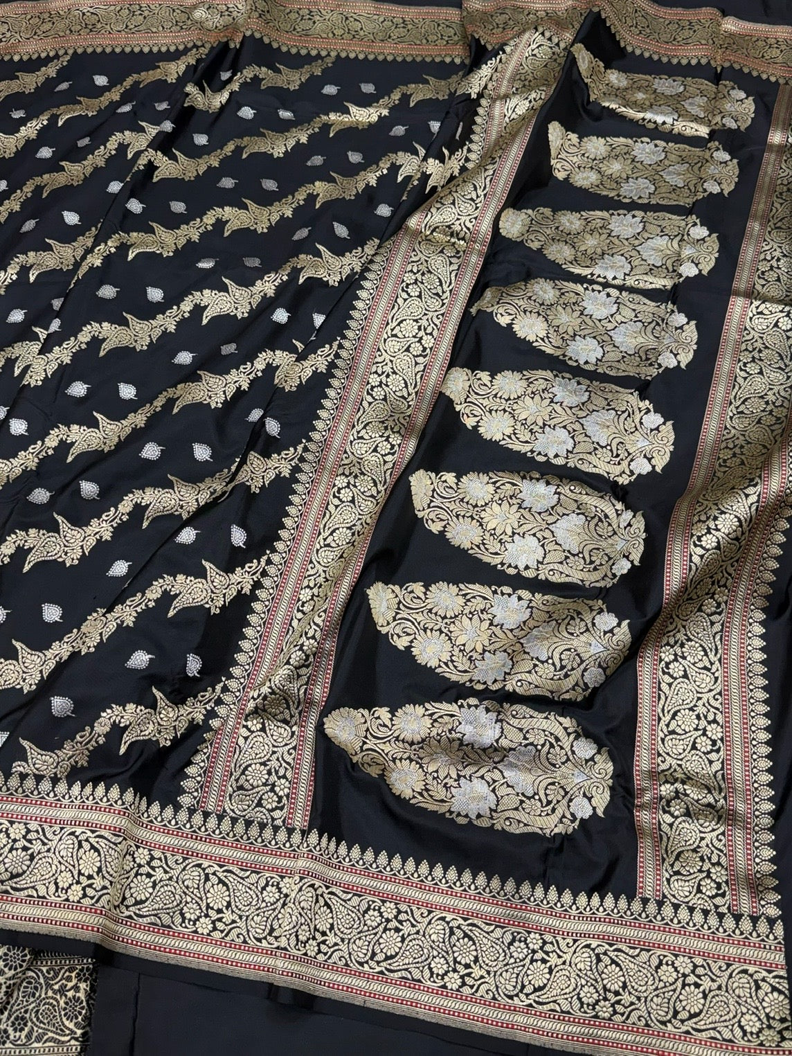 Black Handwoven Pure Banarasi Silk Saree – Kadwa Weave in 100% Katan Mulberry Silk