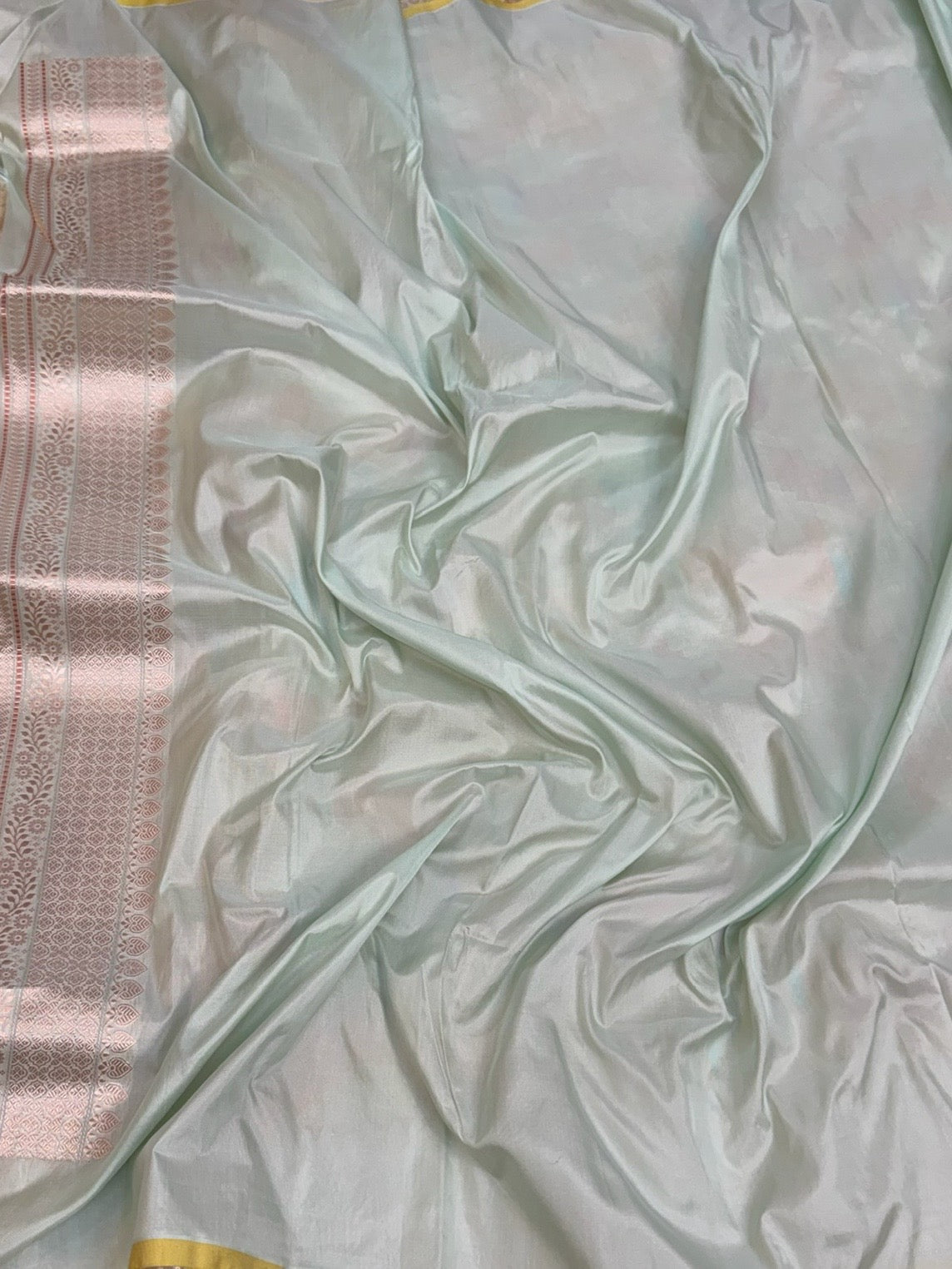 Ivory Handwoven Banarasi Rangkaat Pure Katan Silk Saree