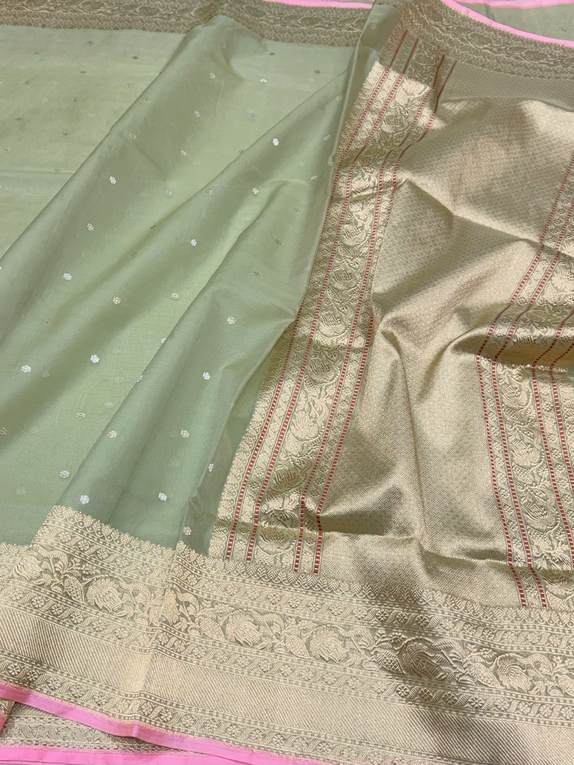 Pista Green Handwoven Pure Banarasi Organza Silk Saree – Kadwa Weave in Kora Mulberry Silk
