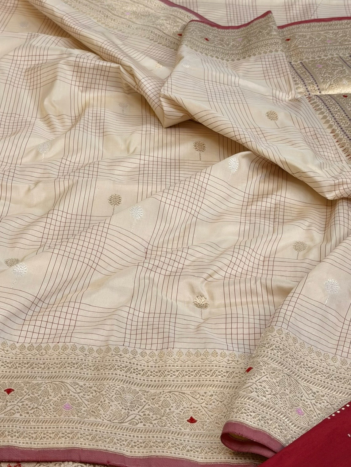 Cream Handwoven Pure Banarasi Silk Saree