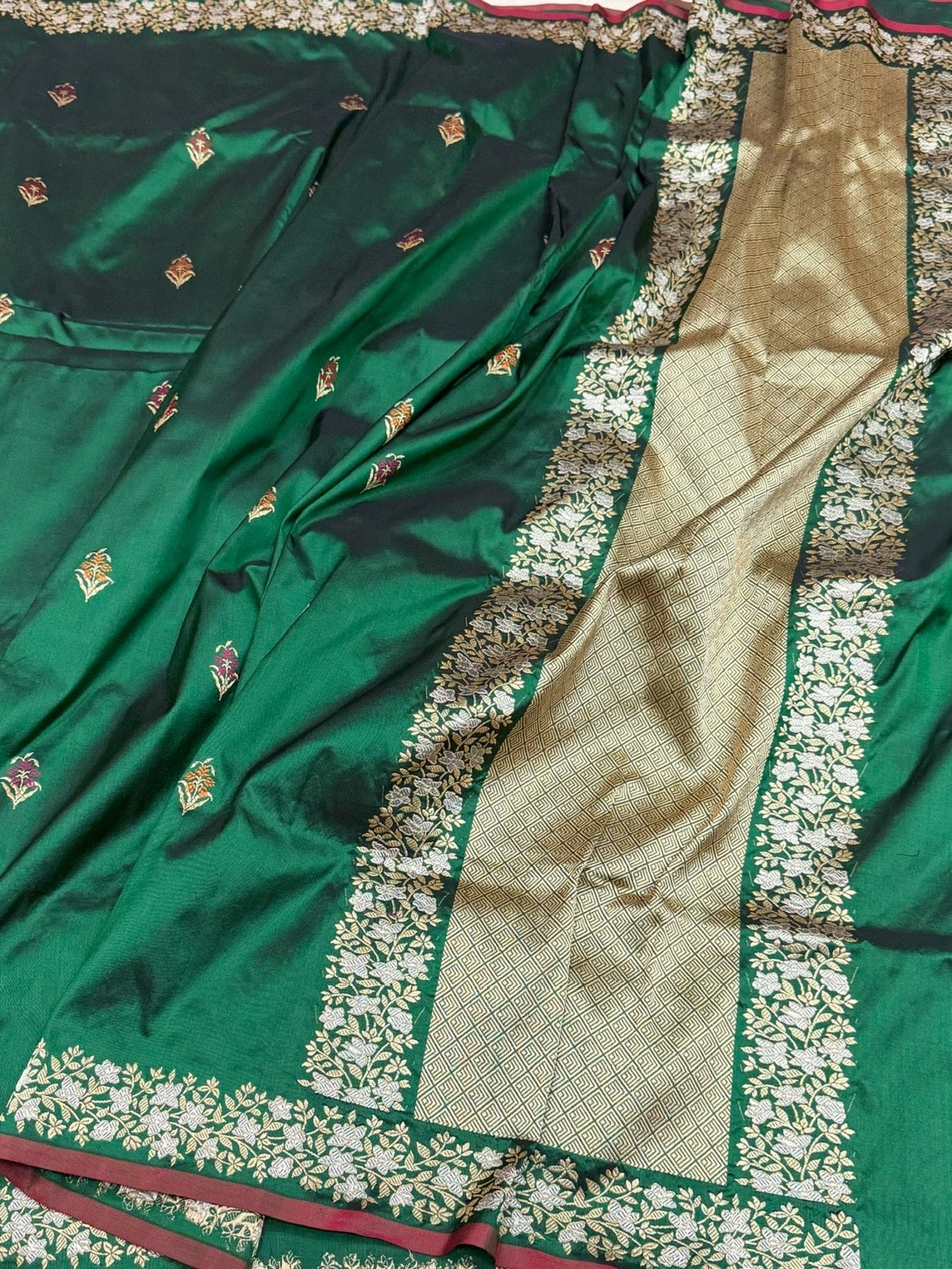 Bottle Green Handwoven Pure Banarasi Katan Silk Saree | Kadwa Weave | Intricate Skirt Design | Kadiyal Border | Pure Silk Handloom Saree