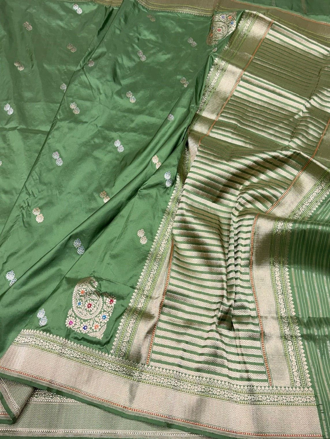 Parrot Green Handwoven Pure Banarasi Silk Saree in Kadwa Weave | Authentic Katan Mulberry Silk