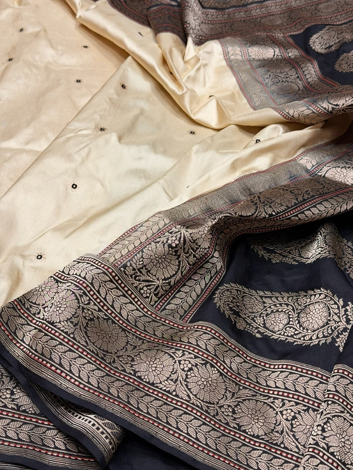 Cream Pure Banarasi Katan Silk Saree – Handwoven Kadwa Booti